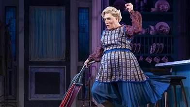 Mrs. Doubtfire musical scene